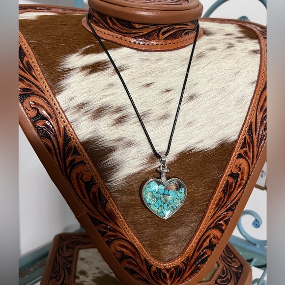 Elegant Genuine Turquoise Flake Crystal Heart Pendant Cord Necklace Gift - Picture 4 of 7